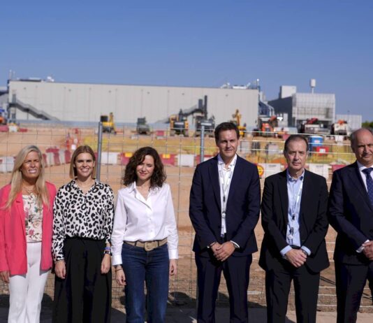 Ayuso coloca la primera piedra del centro de datos de Nabiax en Alcalá de Henares - imagen 1