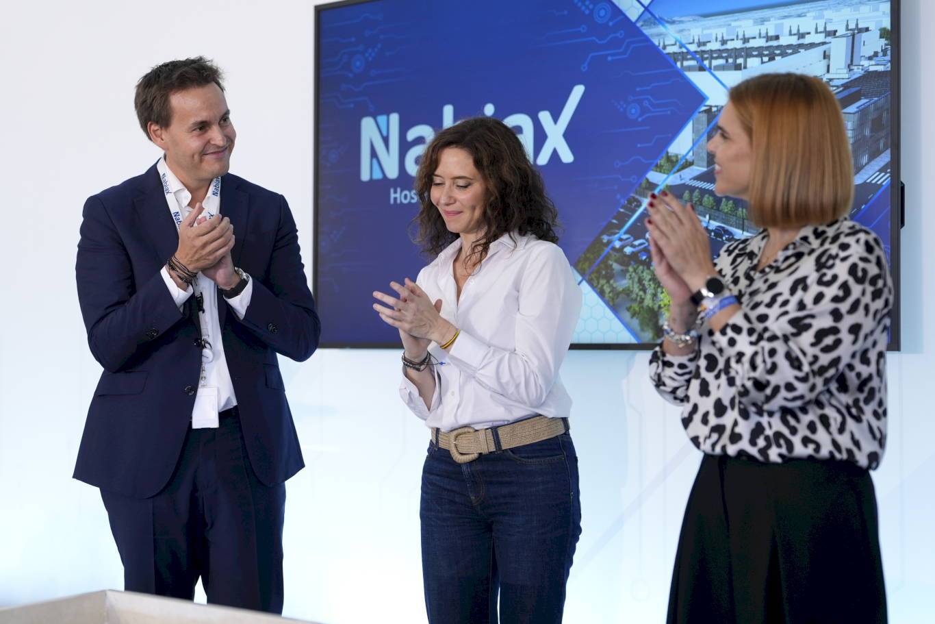 Ayuso coloca la primera piedra del centro de datos de Nabiax en Alcalá de Henares