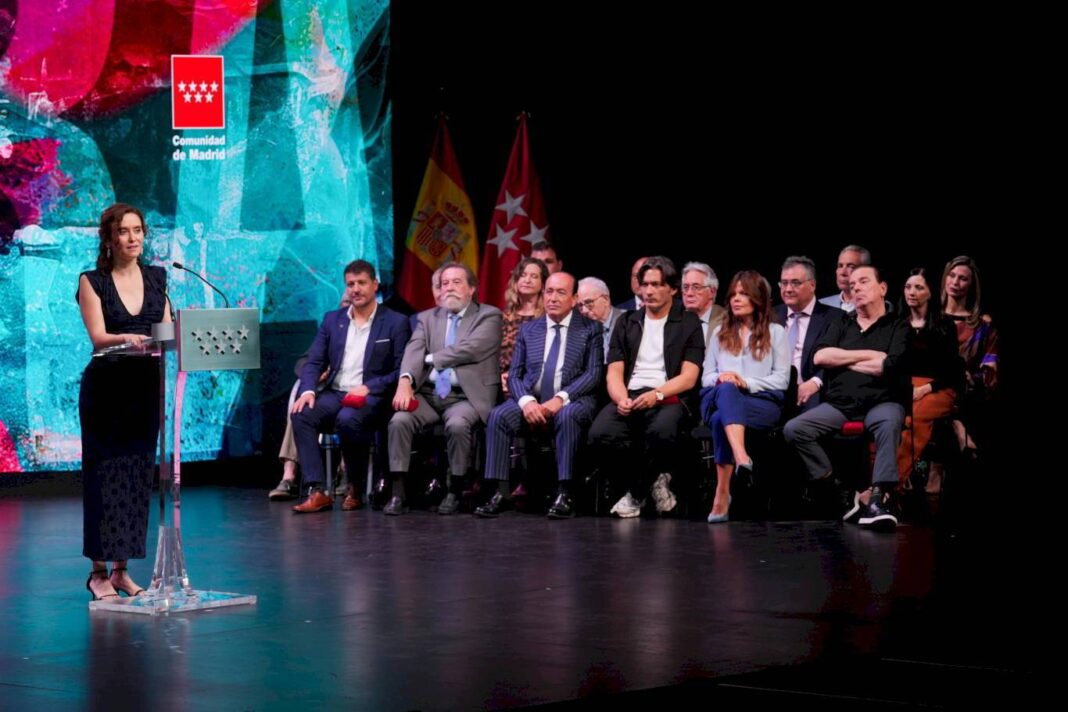 Díaz Ayuso entrega los XXIV Premios de Cultura a 16 artistas en los Teatros del Canal - imagen 1