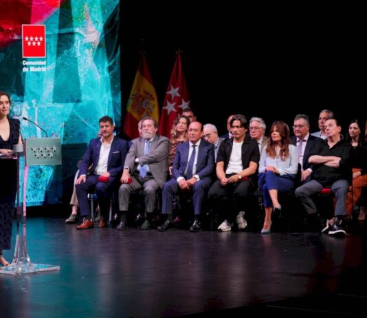 Díaz Ayuso entrega los XXIV Premios de Cultura a 16 artistas en los Teatros del Canal - imagen 1