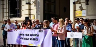 Minuto de silencio en Madrid por el feminicidio de una mujer de 34 años en Leganés - imagen 1