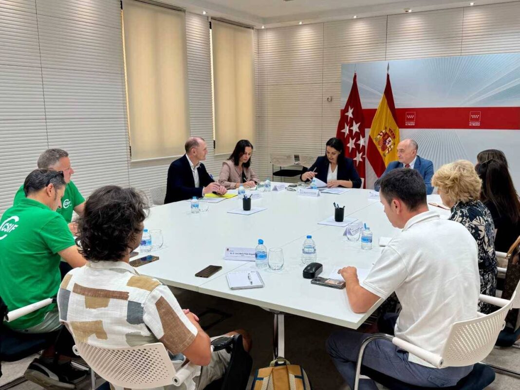 Madrid abre la negociación con los sindicatos para la carrera profesional horizontal docente - imagen 1