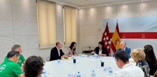 Madrid abre la negociación con los sindicatos para la carrera profesional horizontal docente - imagen 1