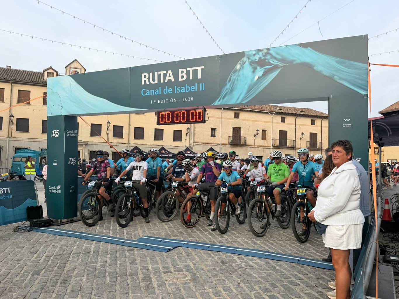 La Comunidad de Madrid reúne a 262 ciclistas en la I Ruta BTT Canal de Isabel II