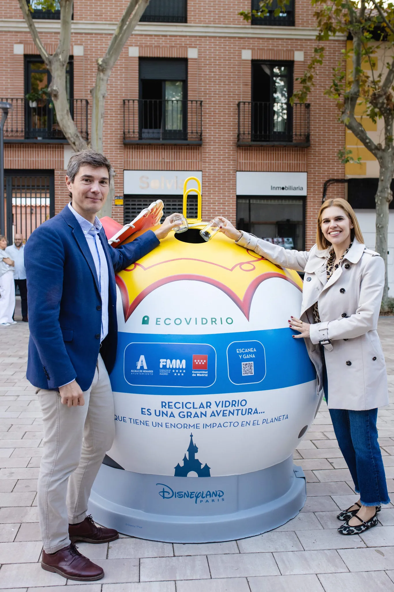 Contenedores de vidrio tematizados con Disney vuelven a Alcalá de Henares