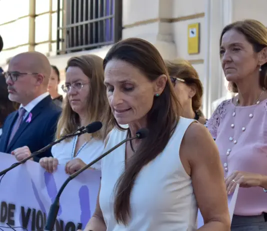 Minuto de silencio en Madrid por el feminicidio de una mujer de 88 años en San Sebastián de los Reyes - imagen 1