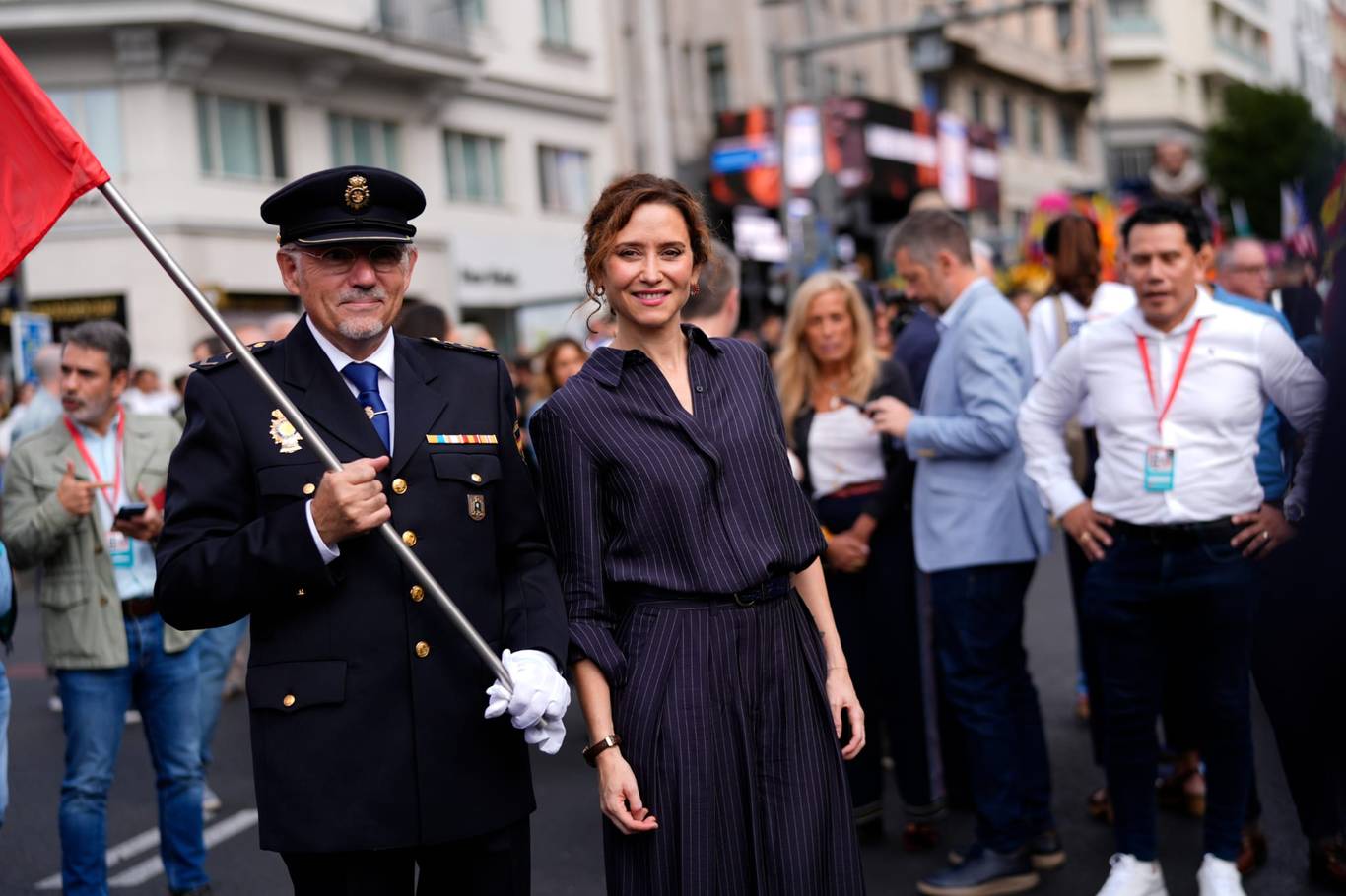Díaz Ayuso preside la cabalgata de Hispanidad 2026 en la Gran Vía