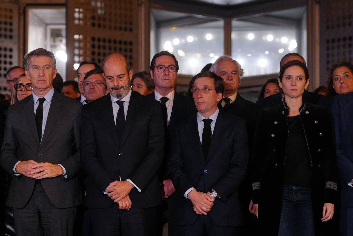 Madrid guarda un minuto de silencio por las víctimas del accidente ferroviario de Urda