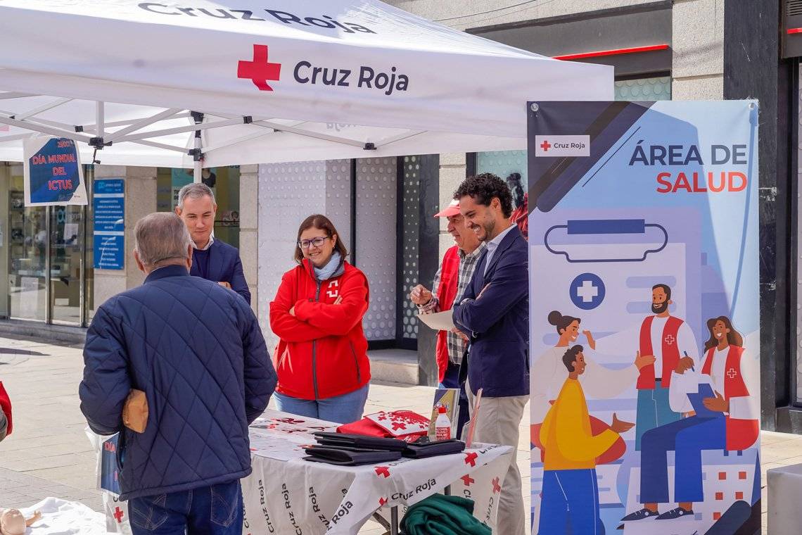 Torrejón de Ardoz conciencia sobre el ictus con una mesa informativa de Cruz Roja