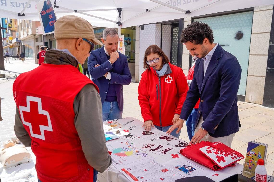 Torrejón de Ardoz conciencia sobre el ictus con una mesa informativa de Cruz Roja
