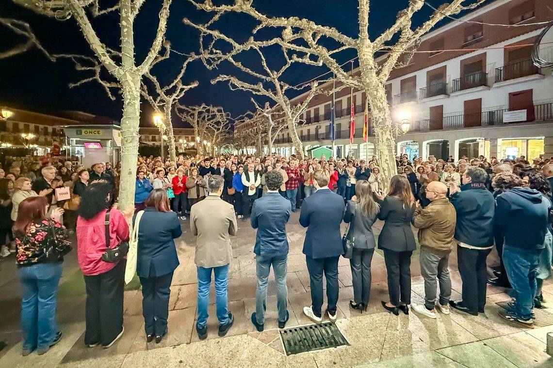 Torrejón de Ardoz guarda un minuto de silencio por las 68 víctimas del accidente ferroviario de Toledo