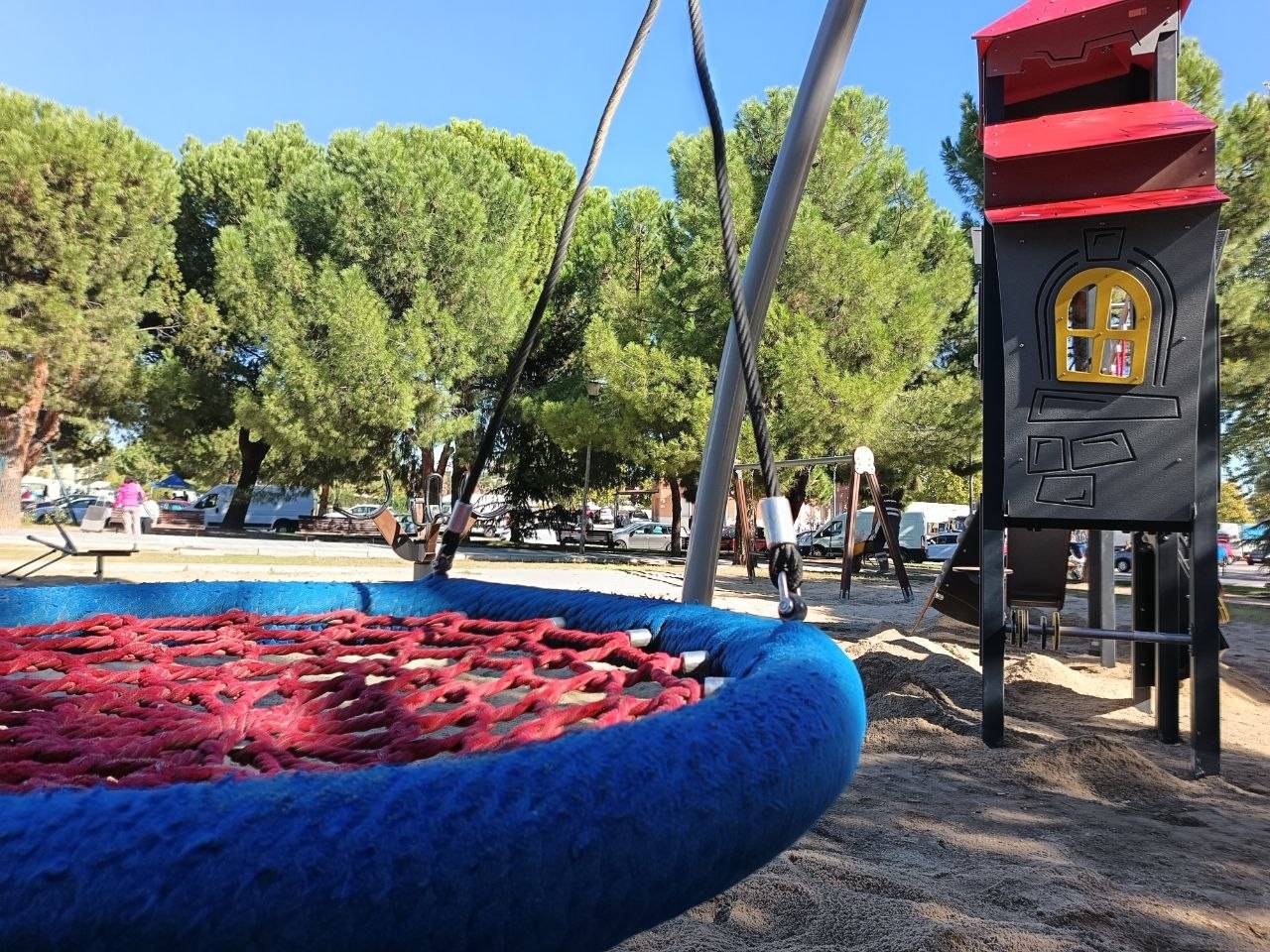 San Fernando de Henares renueva el parque infantil de la plaza de Guernica y actuará en Sánchez Ferlosio