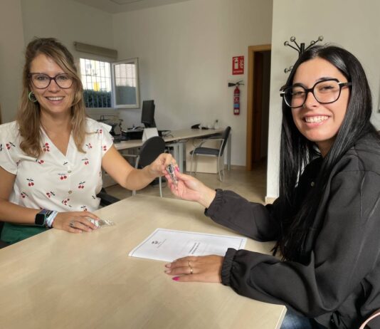 Coslada: EMVICOSA entrega tres viviendas en alquiler a jóvenes de la Bolsa 2024 - imagen 1