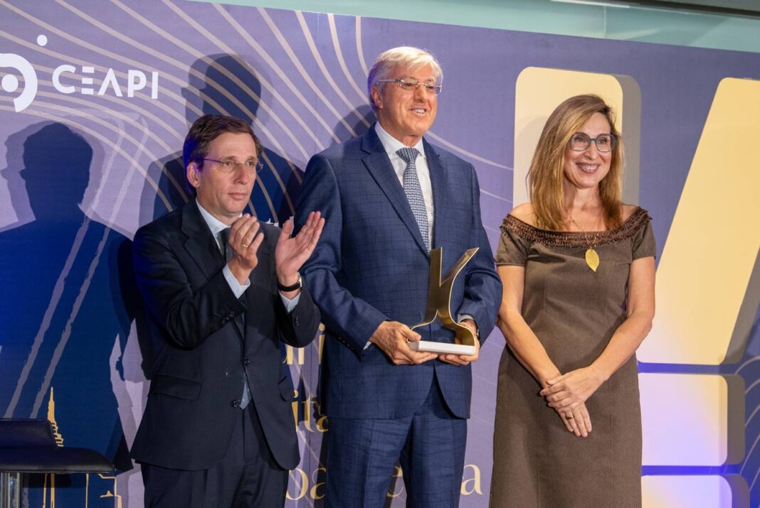 Madrid: Alejandro Roemmers recibe el premio Capital de Iberoamérica en El Retiro - imagen 1
