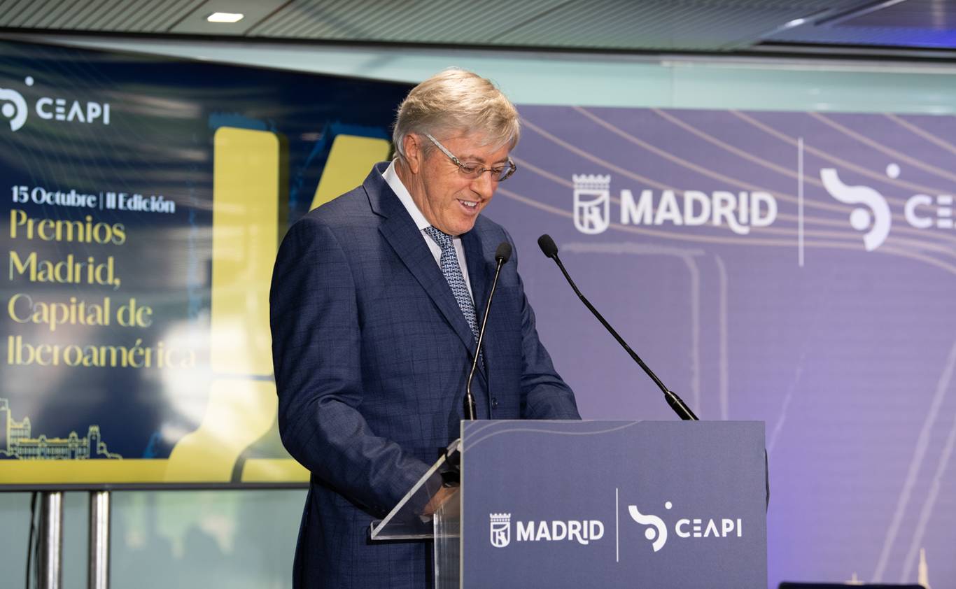 Madrid: Alejandro Roemmers recibe el premio Capital de Iberoamérica en El Retiro