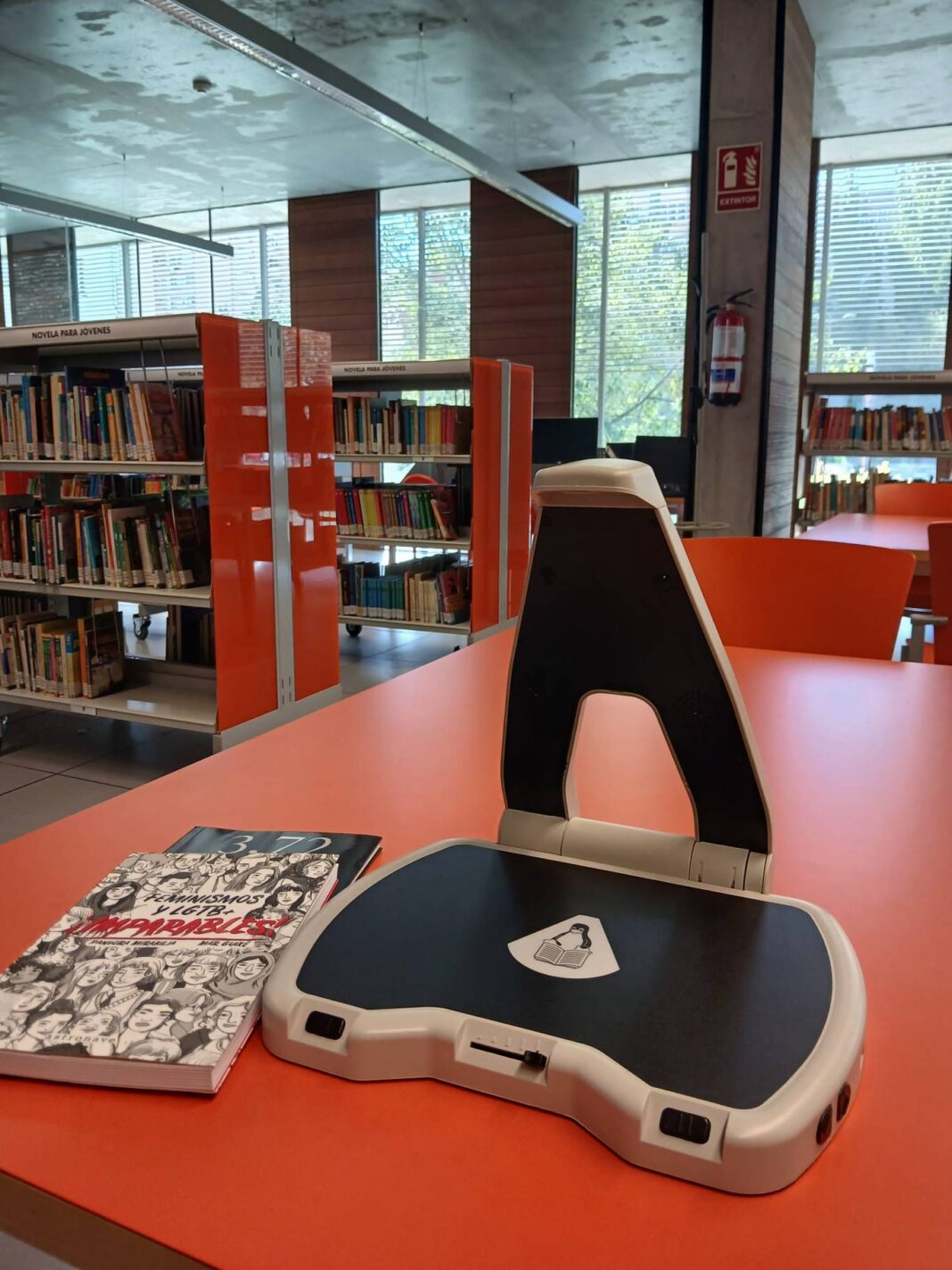 Coslada: la biblioteca Luisa Carnés adquiere dos dispositivos para personas con discapacidad visual - imagen 1