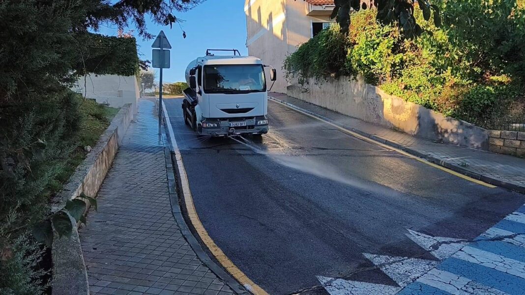 Algete refuerza la limpieza viaria con un servicio especial de baldeo de calles - imagen 1