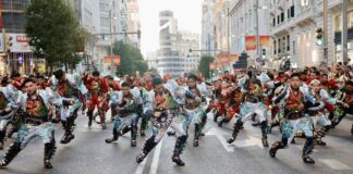 La Gran Vía acoge la cabalgata de Hispanidad 2026 con 15 carrozas y 4.500 participantes - imagen 1