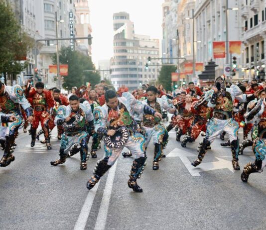 La Gran Vía acoge la cabalgata de Hispanidad 2026 con 15 carrozas y 4.500 participantes - imagen 1