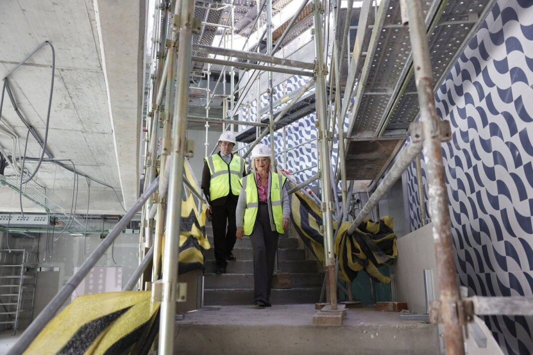 Hortaleza: García Romero supervisa las obras de la Biblioteca Rosa Chacel - imagen 1