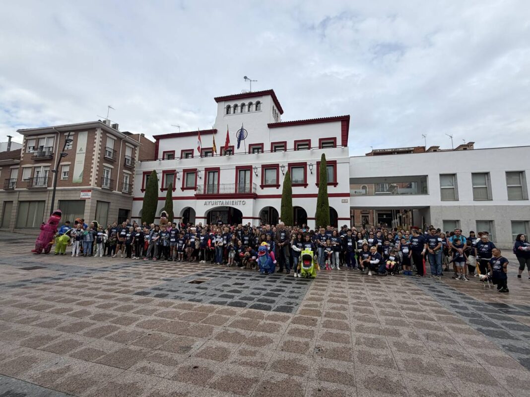 Cientos de personas participan bajo la lluvia en la VI Caminata por el Autismo en San Sebastián de los Reyes - imagen 4