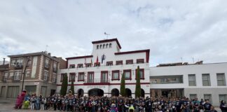 Cientos de personas participan bajo la lluvia en la VI Caminata por el Autismo en San Sebastián de los Reyes - imagen 4