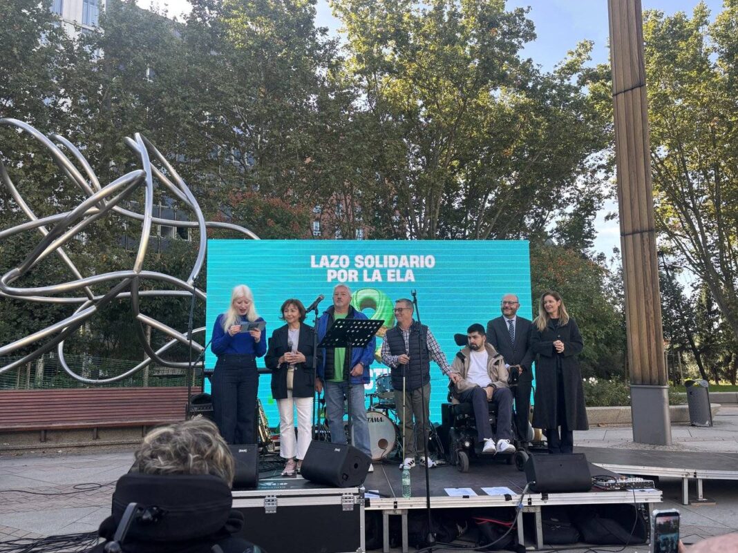 Madrid se une en un lazo solidario de pastel para visibilizar la ELA - imagen 1