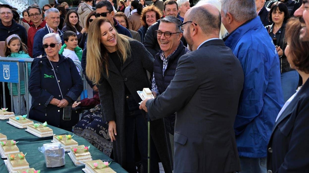 Madrid reparte 4.000 raciones de pastel solidario de 96 metros contra la ELA