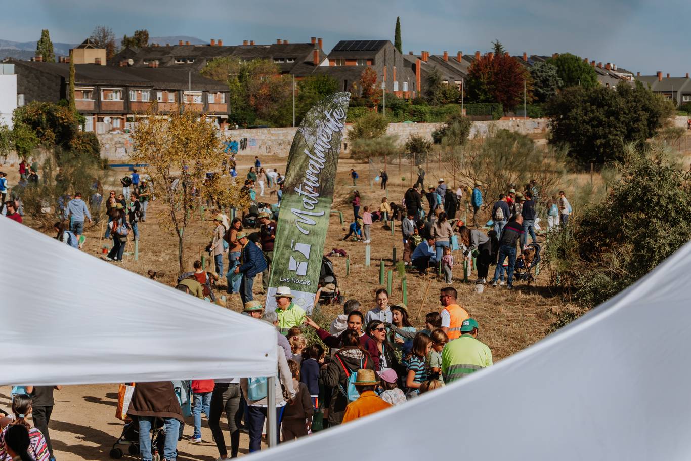 Las Rozas reúne a más de 3.000 vecinos en la Gran Plantación Familiar de El Garzo