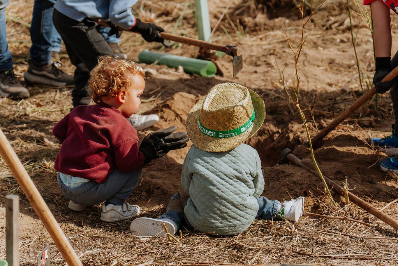 Las Rozas reúne a más de 3.000 vecinos en la Gran Plantación Familiar de El Garzo