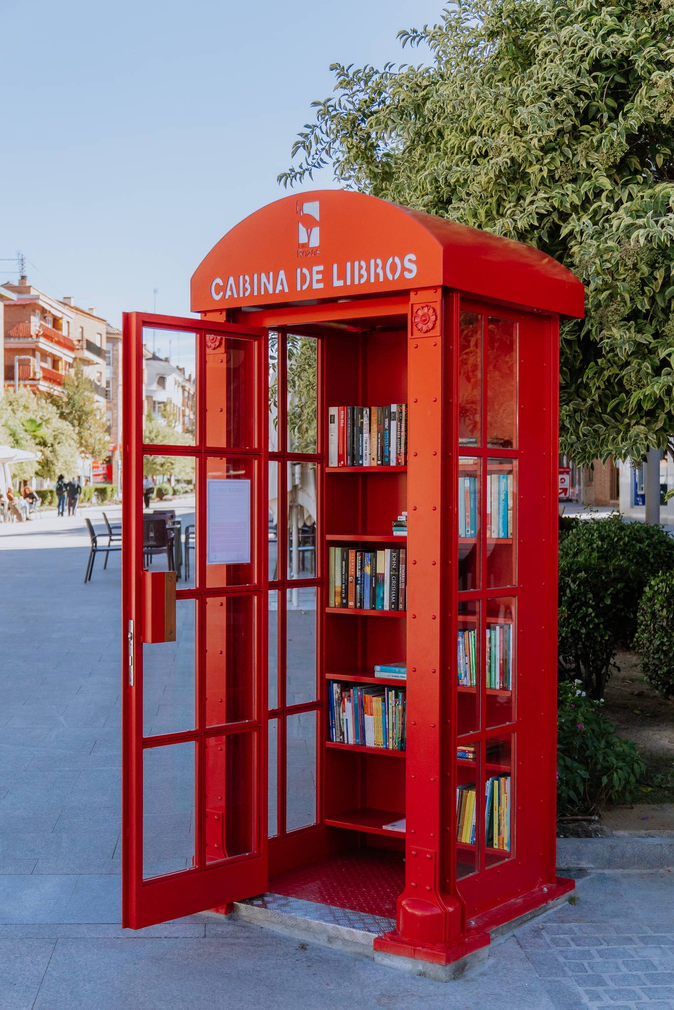 Las Rozas instala cabinas de intercambio de libros en la calle Real y La Marazuela