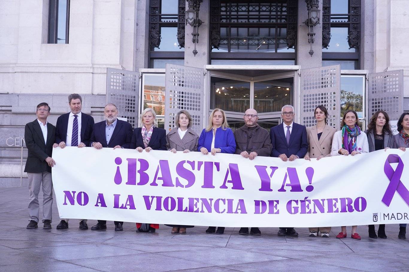 Madrid guarda un minuto de silencio por el asesinato machista de una vecina de Carabanchel